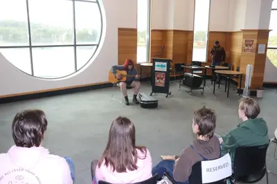 LAKE TUGGERANONG COLLEGE - foto 17